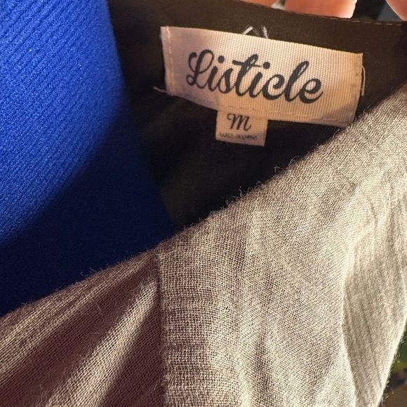 Listicle V-Neck Tunic in Olive - Picture 2 of 3